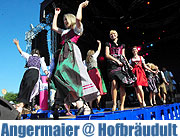die Angermaier Trachten-Modenschau war das Highlight auf der diesjährigen Höfbräudult am 16.07.2011 (©Foto: Ingrid Grossmann)